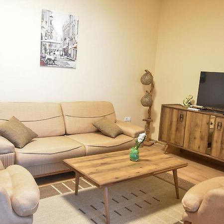 Trimaya Apartment - Comfort In The Top City Center Варна Екстер'єр фото
