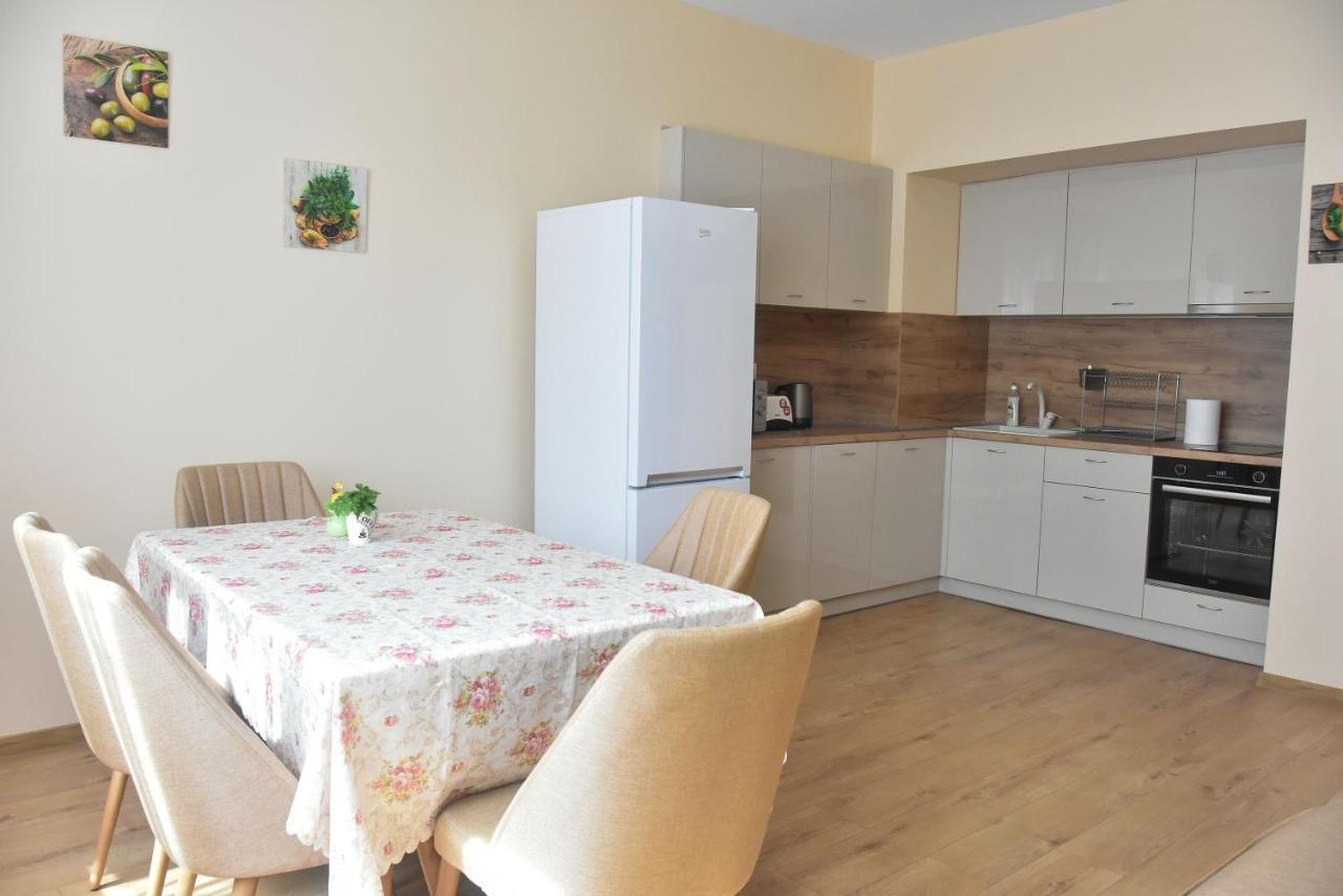 Trimaya Apartment - Comfort In The Top City Center Варна Екстер'єр фото